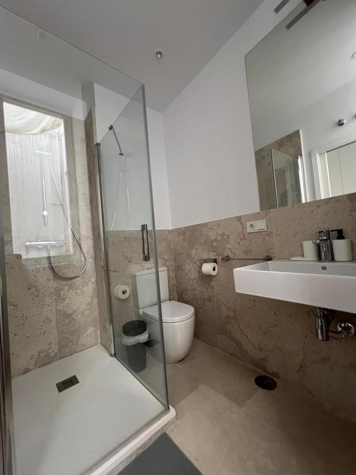 Private Rooms In Magdalena Street Madrid Exterior foto