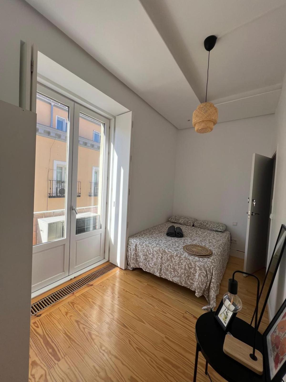 Private Rooms In Magdalena Street Madrid Exterior foto