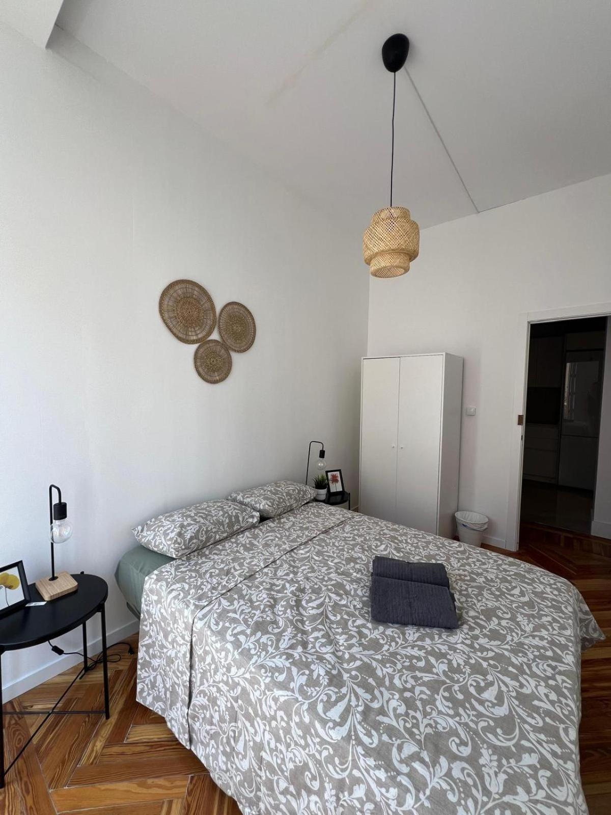 Private Rooms In Magdalena Street Madrid Exterior foto