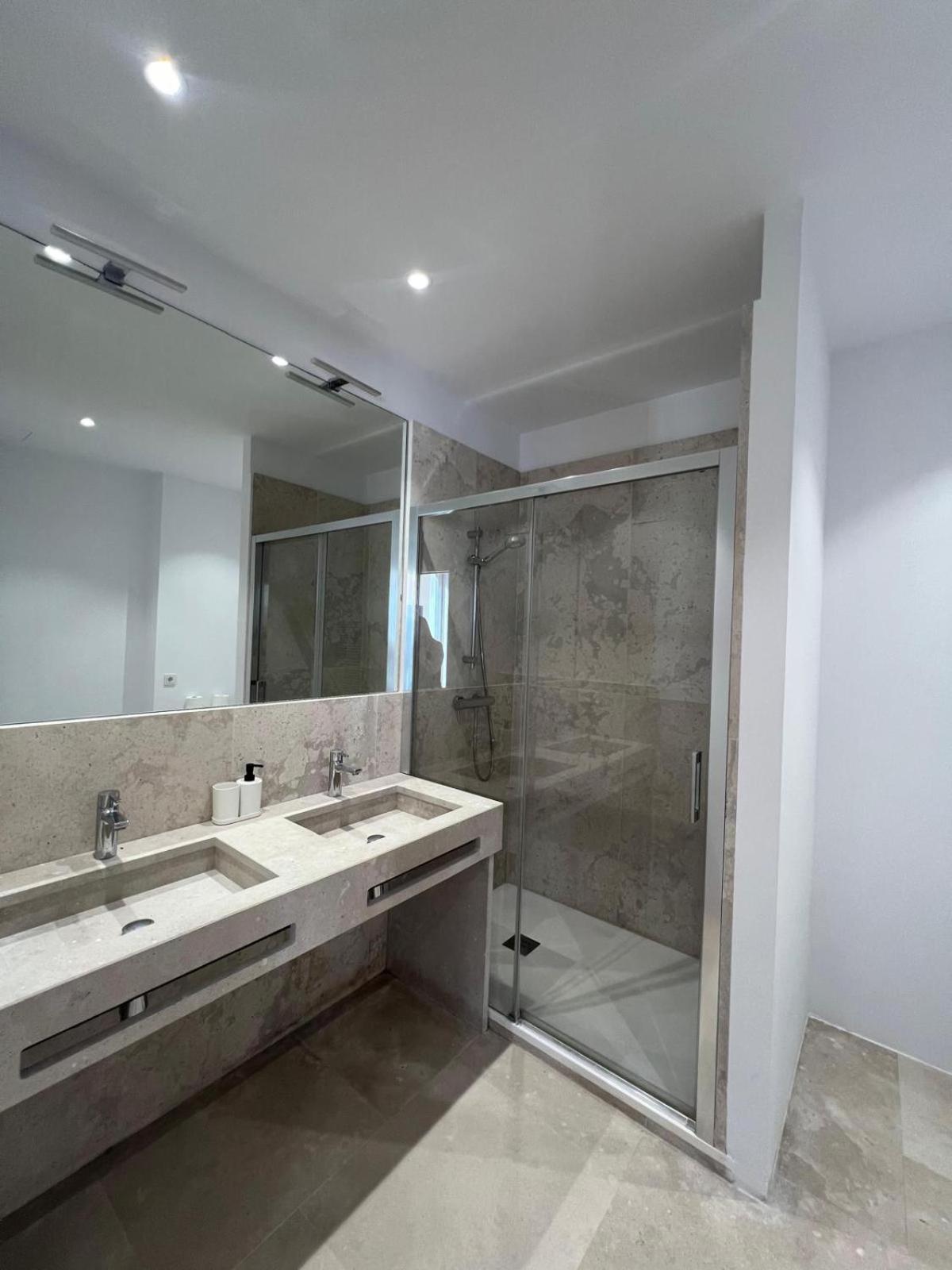 Private Rooms In Magdalena Street Madrid Exterior foto